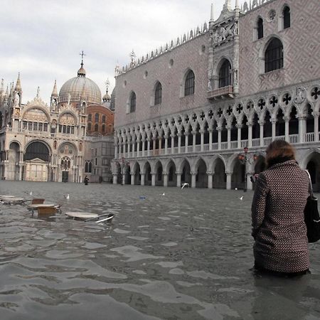 Raggio Di Sole Dietro Piazza San Marco Venice Exterior photo