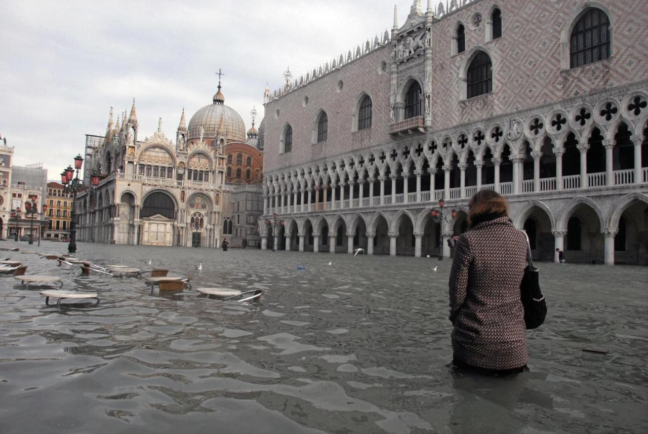 Raggio Di Sole Dietro Piazza San Marco Venice Exterior photo