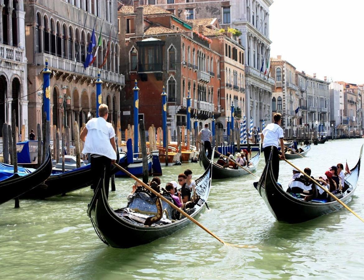Raggio Di Sole Dietro Piazza San Marco Venice Exterior photo