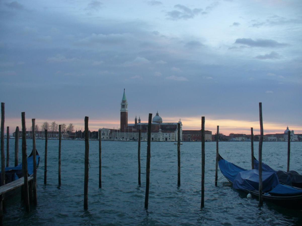 Raggio Di Sole Dietro Piazza San Marco Venice Exterior photo